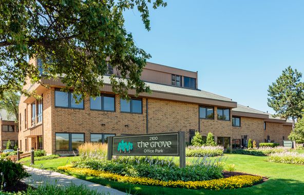 The Grove Office Park: 2100 Manchester Rd, Wheaton, IL 60187